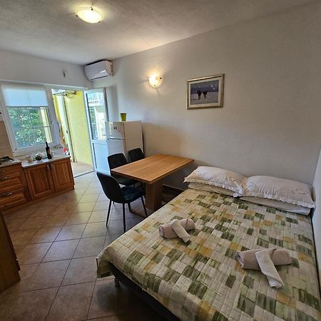 Apartmani Natasa Lokva Rogoznica Esterno foto