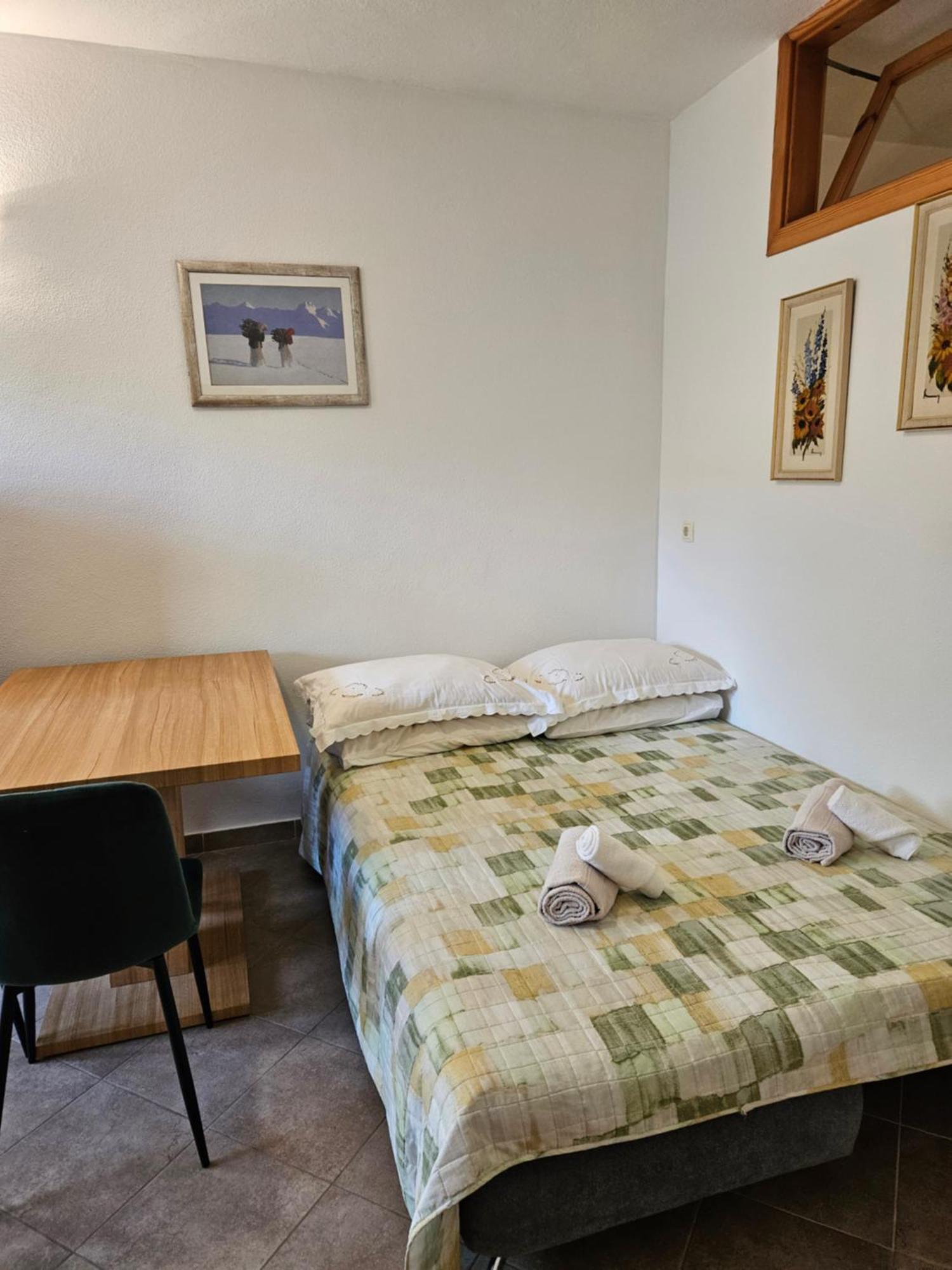 Apartmani Natasa Lokva Rogoznica Esterno foto